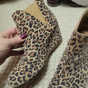 TOMS Leopard Animal Print Wedge Booties Size 8